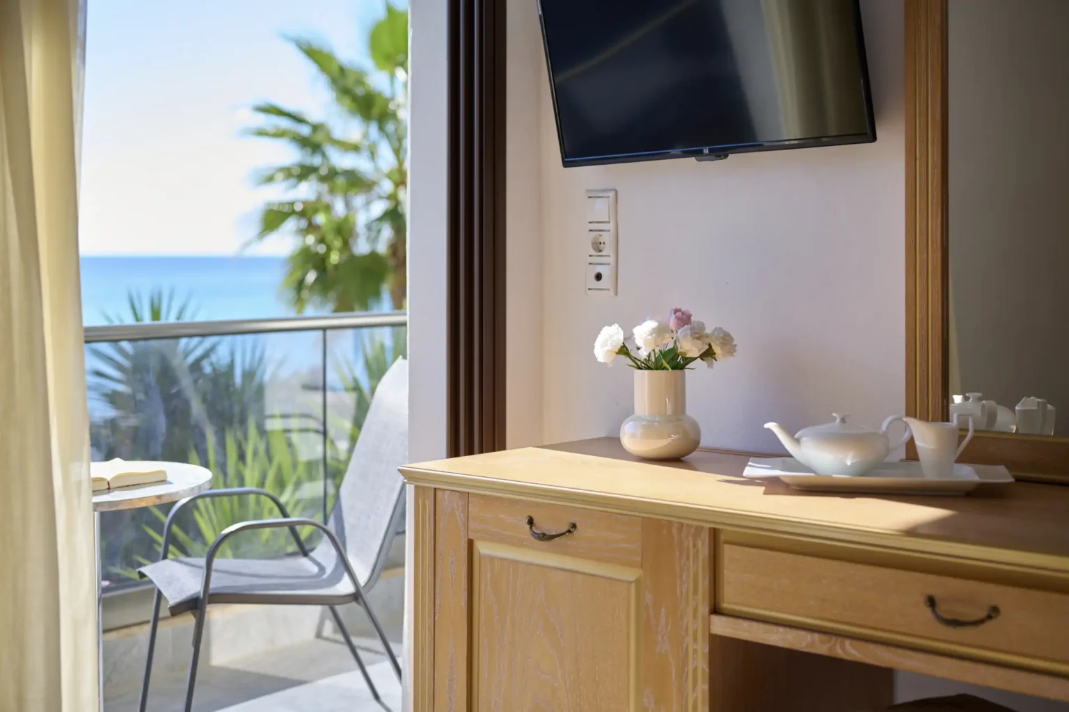 Family Room Side Sea View (4)