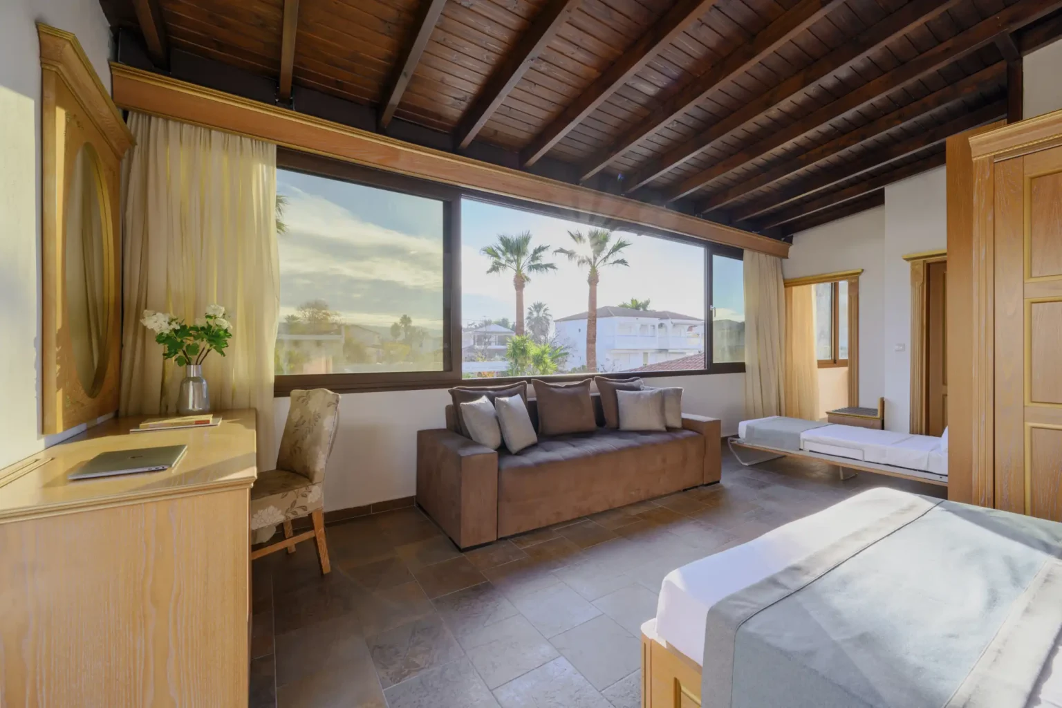 Family Suite Pool View (12)