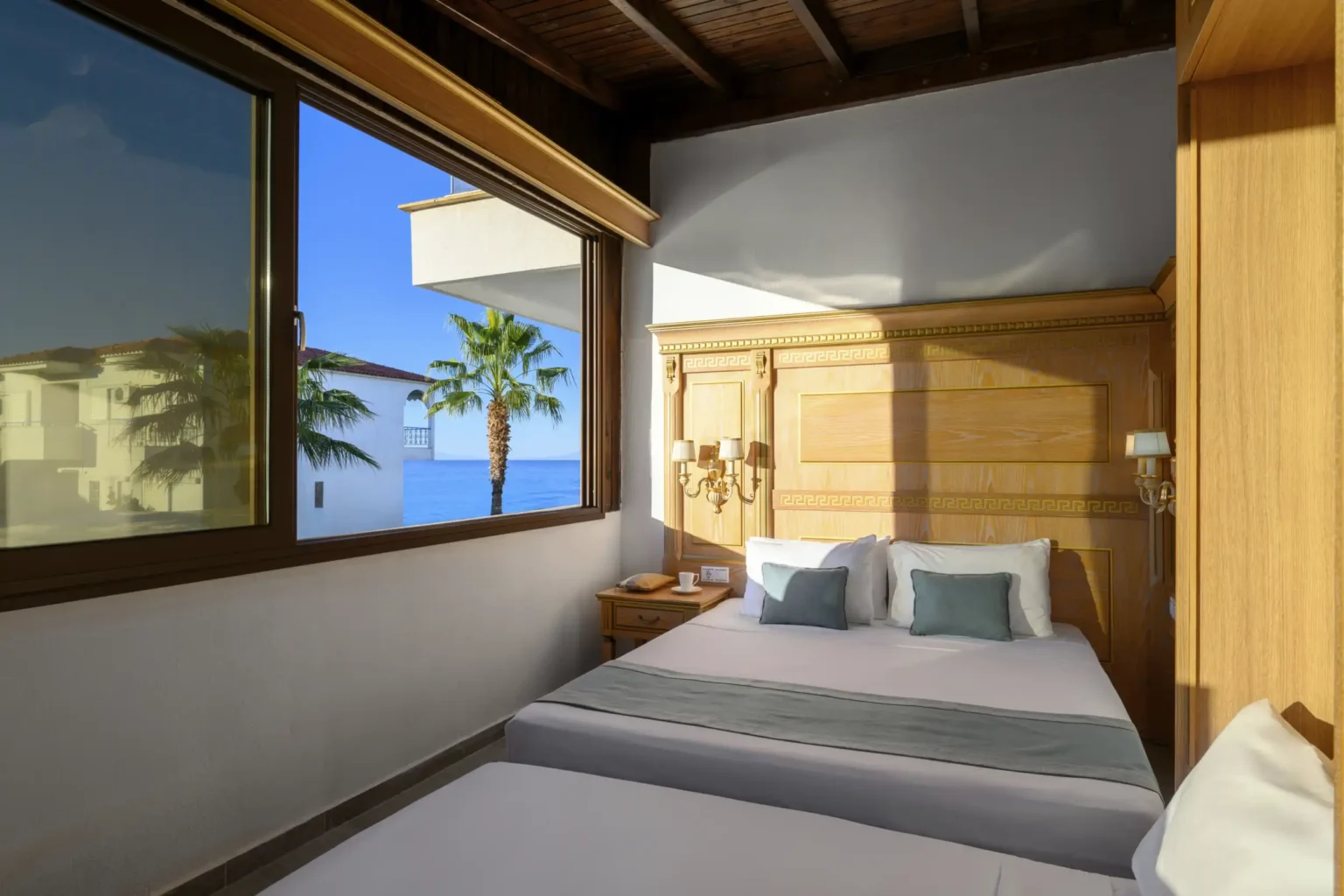 Family Suite Pool View (6)