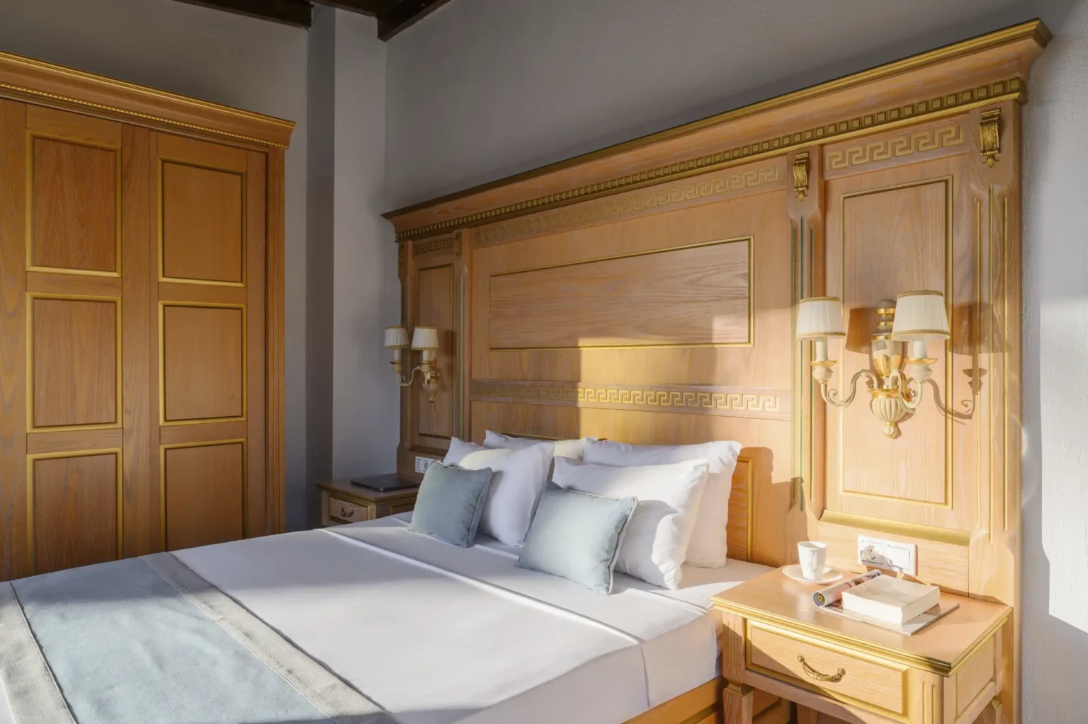 Family Suite Pool View (8)