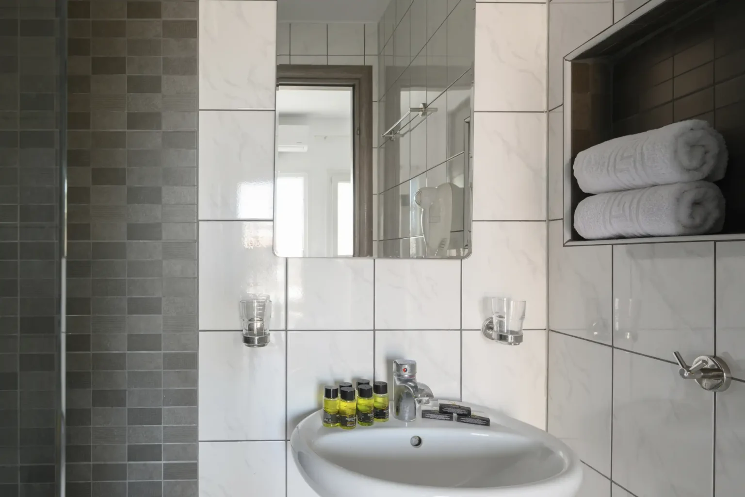 Standard Triple Room Annex Garden View (6)